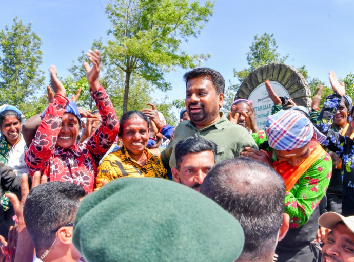 “රටම එකට” ජාතික මෙහෙයුමට එක්වෙමින් ජනපති නුවරඑළිය වතු කම්කරුවන් හමුවේ